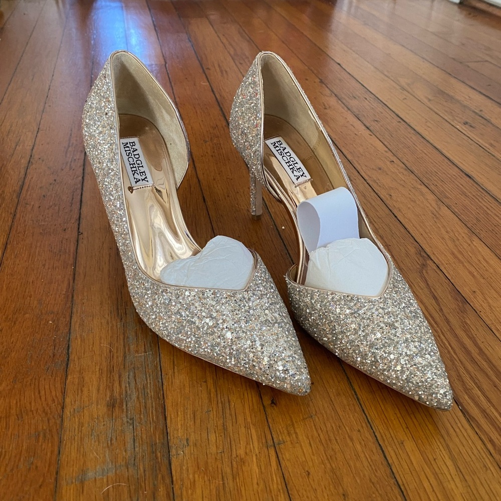 NIB Badgley Mischka Women's Daisy II D’orsay Pump size 9 Gold Champagne Glitter